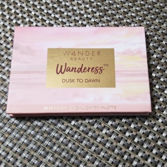 3 for 50 💗 Wander Beauty palette - Picture 2 of 2
